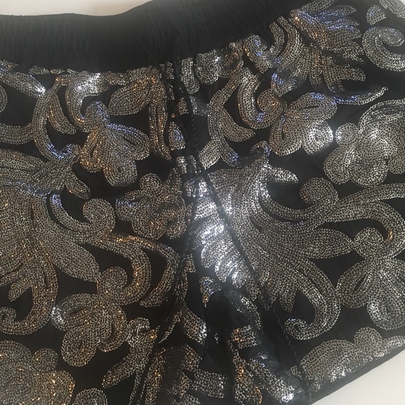 H&M Shorts - Picture 3 of 5